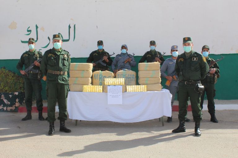 كميات كبيرة من المخدرات ضبطها الجيش الجزائري في الأسبوع الأول من 2021 مخدرات ضبطها الجيش الجزائري بالأسبوع الأول من 2021