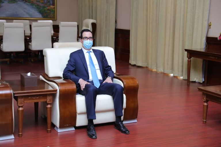 رئيس مجلس السيادة السوداني خلال لقاء وزير الخزانة الأمريكي 