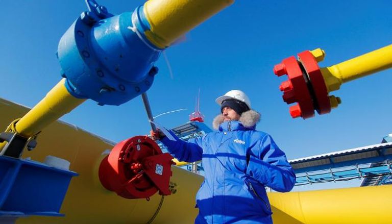 آخر مقطع أنابيب قيد الإنشاء يقرب الصين من الغاز الروسي