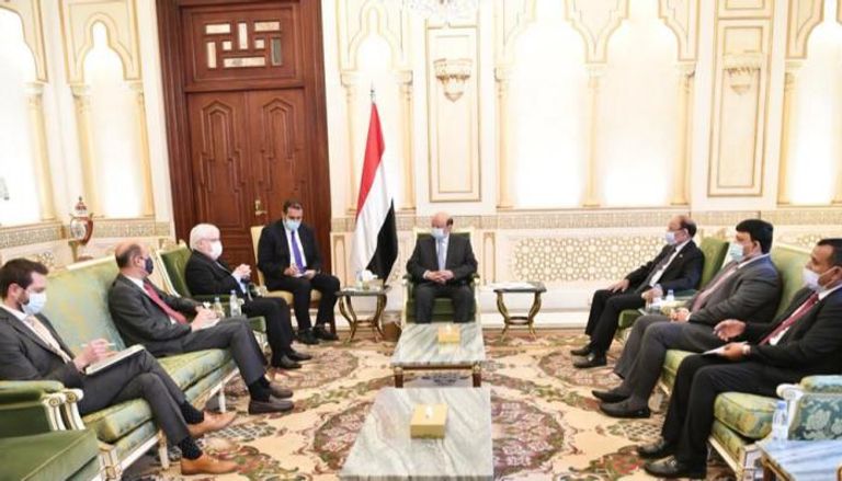 الرئيس اليمني خلال لقاء المبعوث الأممي