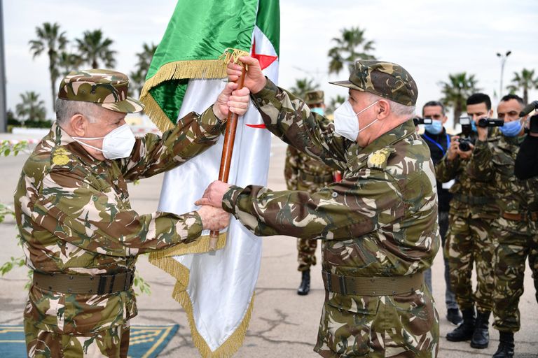 مراسم تنصيب قائد القوات الجوية بالإنابة الجديد بالجزائر مراسم تنصيب قائد القوات الجوية الجديد في الجزائر