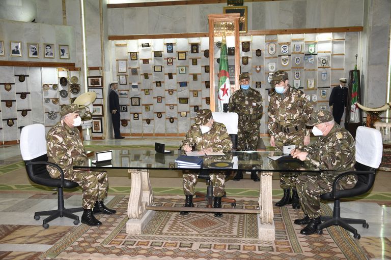 مراسم تنصيب قائد القوات الجوية بالإنابة الجديد بالجزائر مراسم تنصيب قائد القوات الجوية الجديد في الجزائر