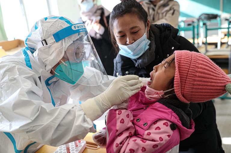 الصين تسجل أكبر زيادة بإصابات كورونا اليومية في 5 شهور