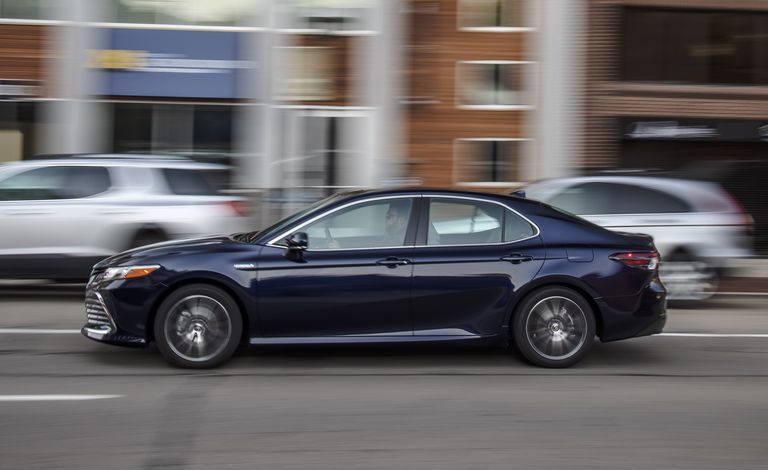 طراز تويوتا كامري وكيا أوبتيما 