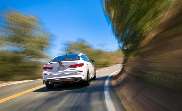 طراز تويوتا كامري وكيا أوبتيما 