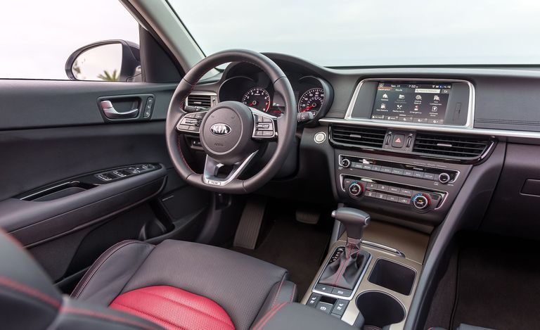 طراز تويوتا كامري وكيا أوبتيما 