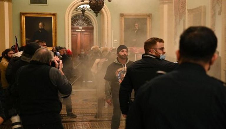 أنصار ترامب داخل مبنى الكونجرس