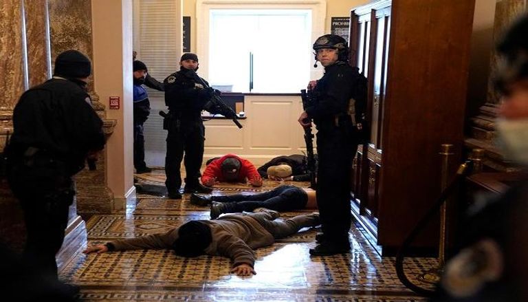 الشرطة الأمريكية تؤمن مبنى الكونجرس