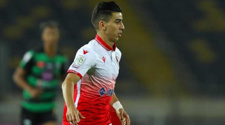 مؤيد اللافي نجم الوداد المغربي مواجهة من الدوري المغربي