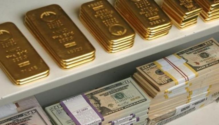 أسعار الذهب تهوي إلى أقل من 1900 دولار