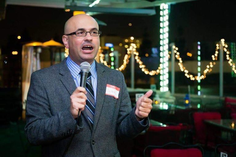 إياد عفالقة، عضو اللجنة التنفيذية للحزب الديمقراطي ورئيس المجلس الديمقراطي لولاية كاليفورنيا الأمريكية الرئيس الأمريكي المنتهية ولايته دونالد ترامب