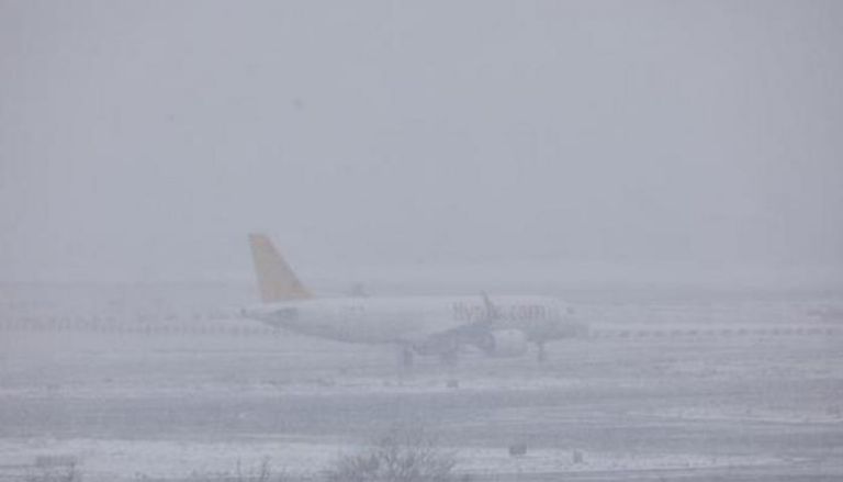 طائرة ريال مدريد تحدت الثلوج لمواجهة أوساسونا