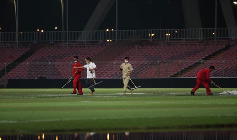 إزالة المياة من ملعب الاتحاد ضد ضمك