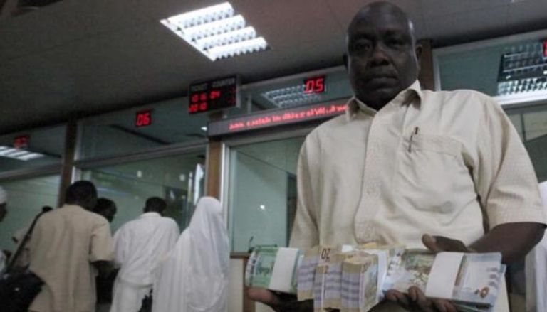 الجنيه السوداني يهبط أمام الدولار