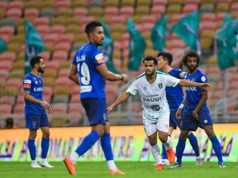 من مواجهة سابقة بين الأهلي والهلال الصربي فلادان ميلويفيتش مدرب الأهلي