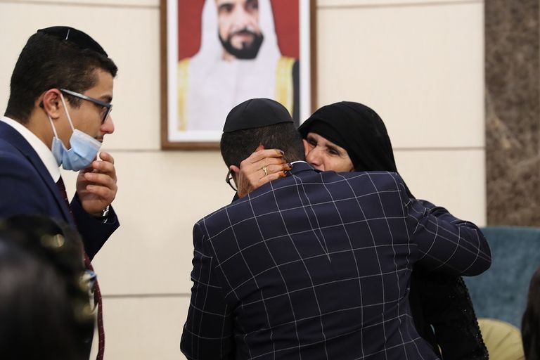 الأسرتان وجهتا الشكر لدولة الإمارات على موقفها الإنساني