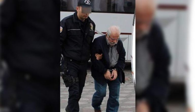 المسن التركي نصرت موغلا لحظة اعتقاله