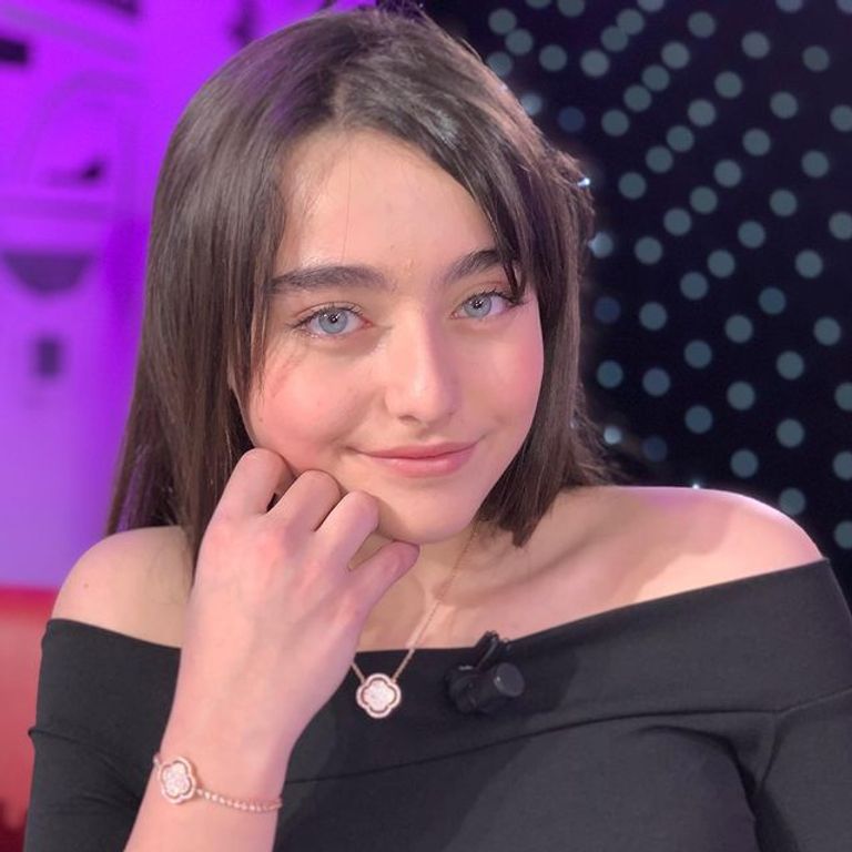 النجمة الجزائرية الصاعدة إيناس عبدلي الفنانة الجزائرية مونية بن فغول