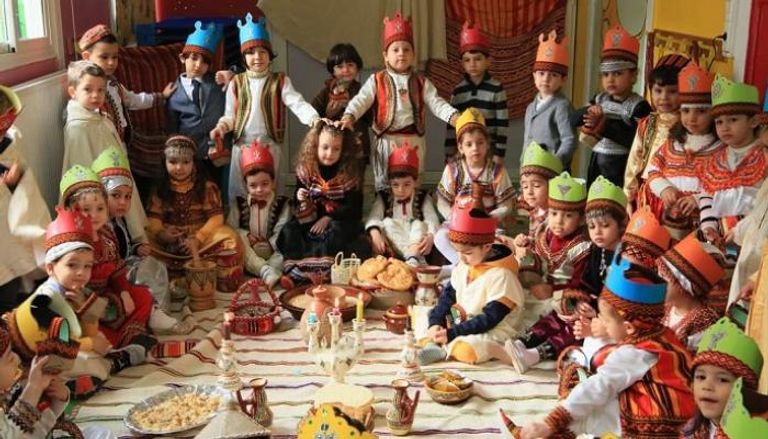 أطفال المدراس بالجزائر يحتفلون برأس السنة الأمازيغية