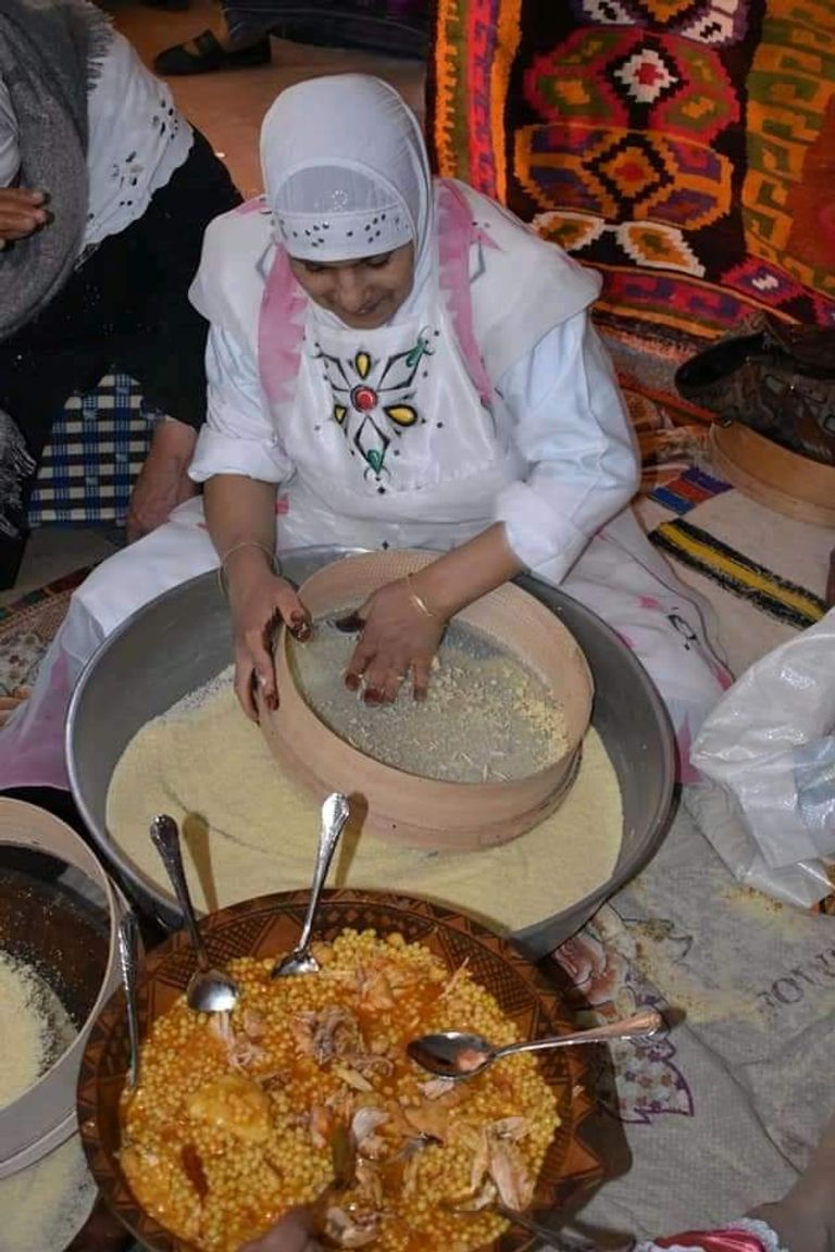 احتفالات بالسنة الأمازيغية بالجزائر أطفال المدراس بالجزائر يحتفلون برأس السنة الأمازيغية