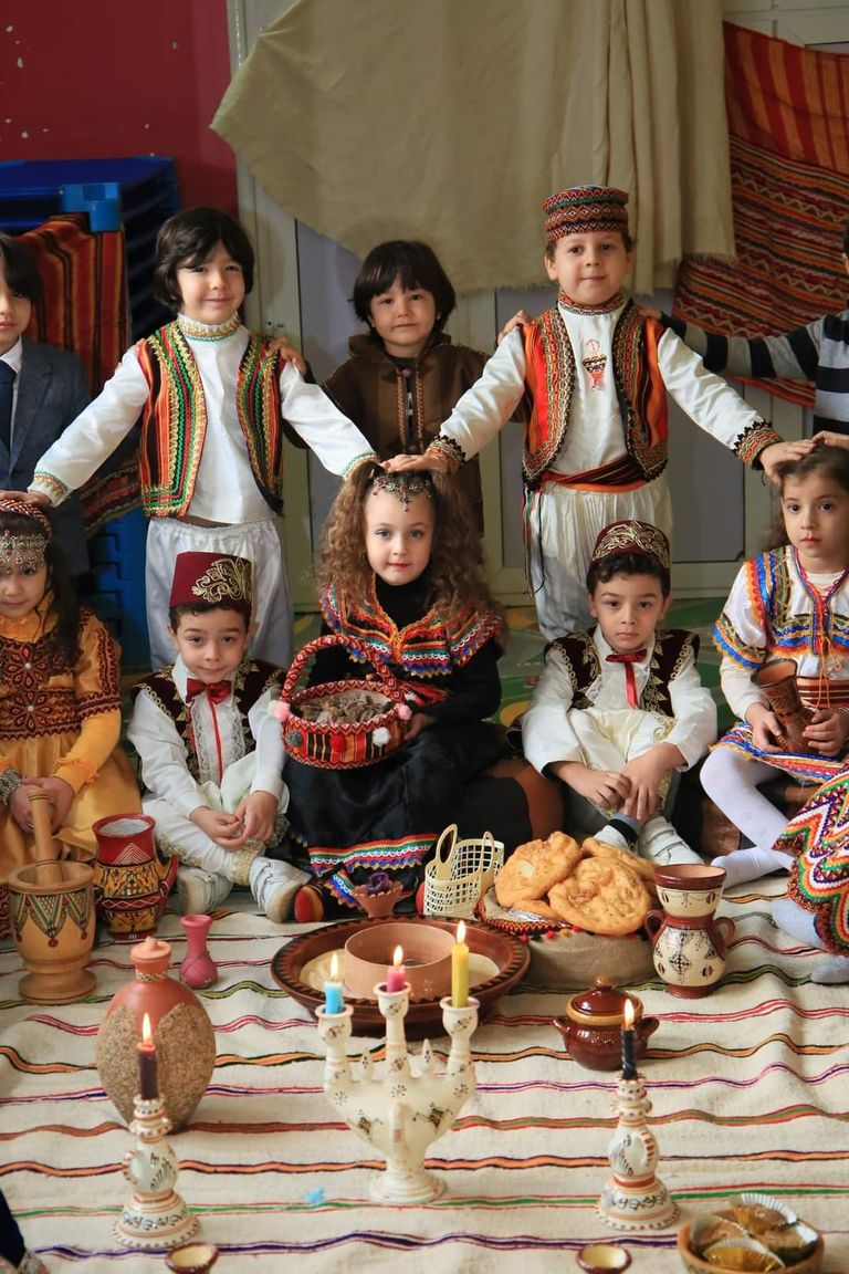 احتفالات بالسنة الأمازيغية بالجزائر أطفال المدراس بالجزائر يحتفلون برأس السنة الأمازيغية