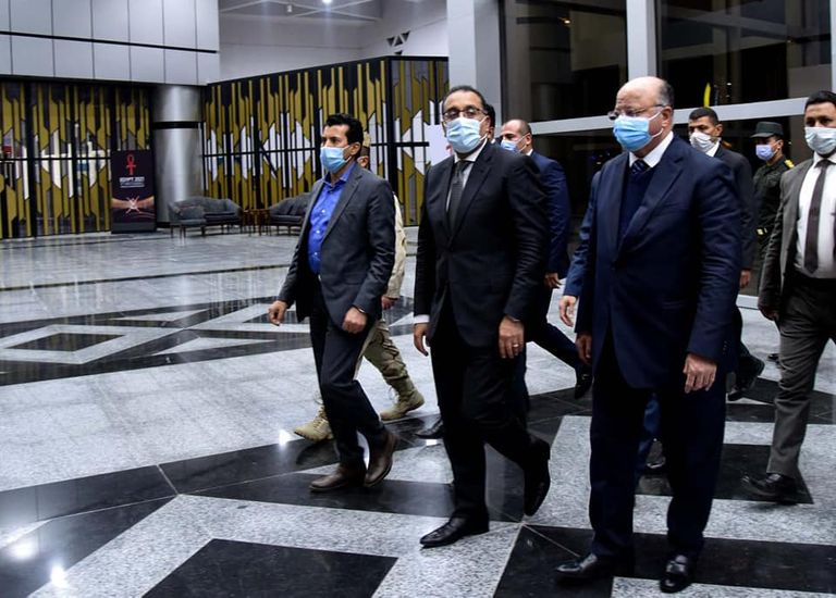 الوفد الحكومي زيارة رئيس الوزراء ووزير الرياضة لبعثة منتخب مصر لليد