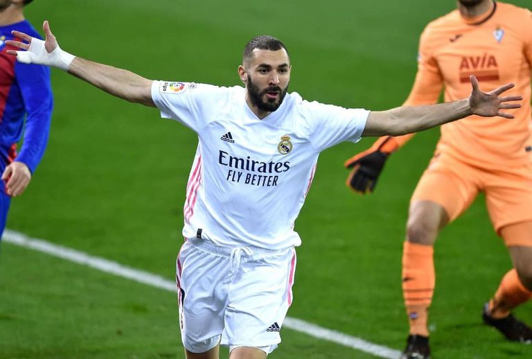 كريم بنزيمة لاعب أتلتيكو مدريد