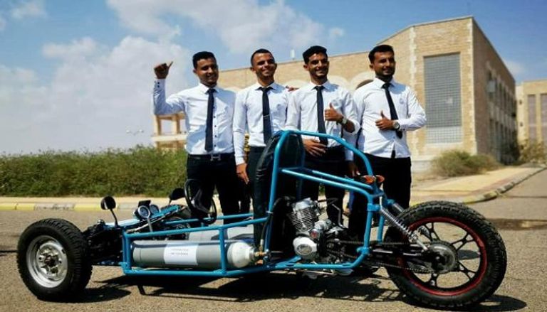 طلاب جامعة عدن يبتكرون مركبة بالهواء المضغوط