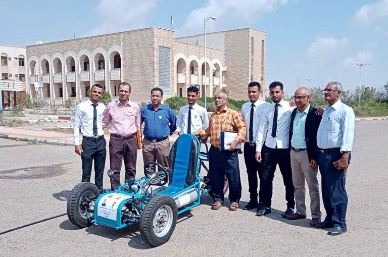 طلاب جامعة عدن يبتكرون مركبة بالهواء المضغوط