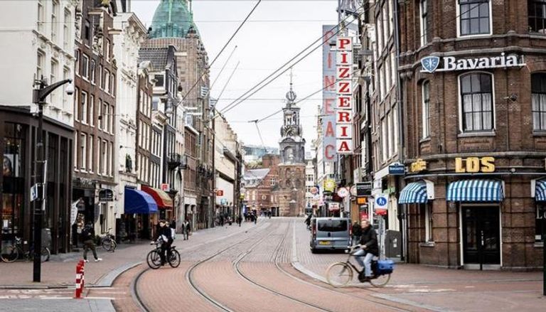 شوارع هولندا شبه خالية نتيجة الإغلاق