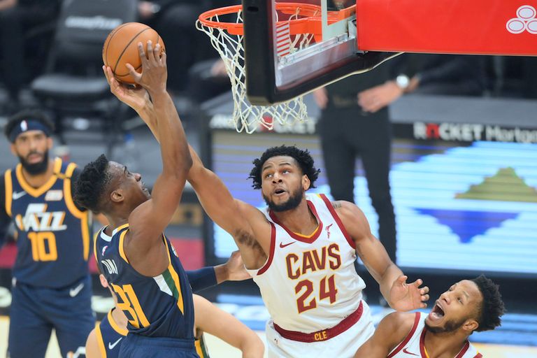 دوري السلة الأمريكي ليبرون جيمس لاعب لوس أنجلوس ليكرز