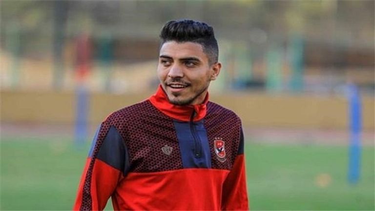 محمد شريف والتر بواليا مهاجم الأهلي المصري