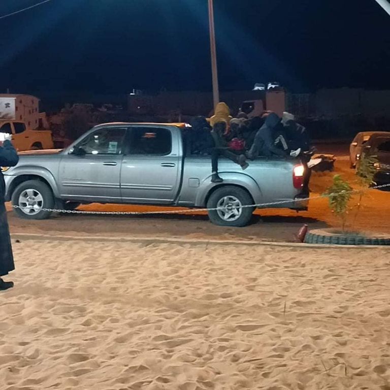 مهاجرون تسللوا عبر الحدود الليبية