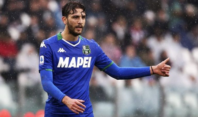 مانوال لوكاتيلي لاعب ساسولو الإيطالي إسماعيل بن ناصر