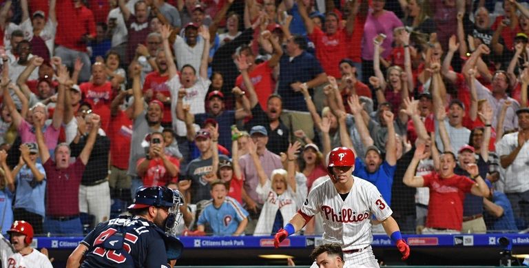 الجماهير الأمريكية شغوفة بكرة القدم الأمريكية بشكل كبير أكثر من كرة القدم العادية