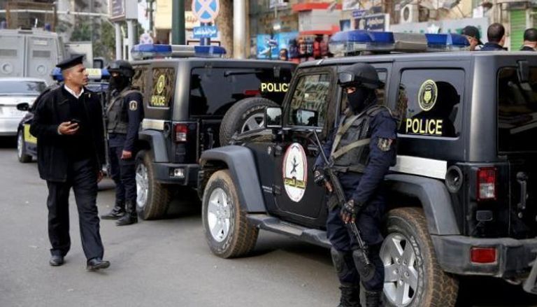 الشرطة المصرية خلال ضبط خلية إرهابية - أرشيفية