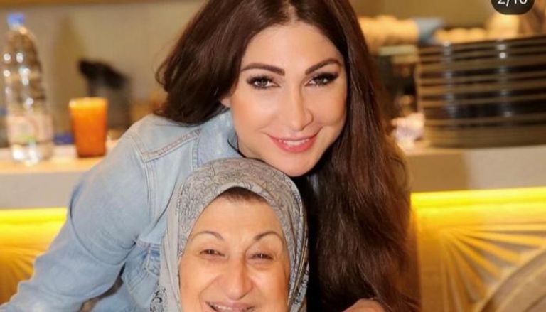 الإعلامية ديما صادق ووالدتها