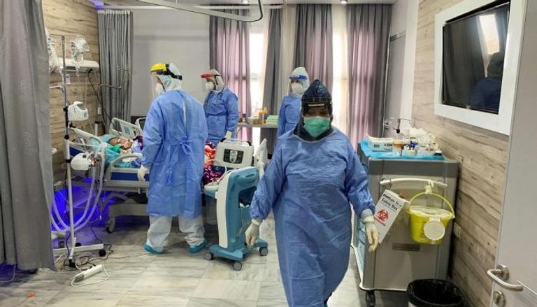 أطقم طبية في أحد المستشفيات الليبية