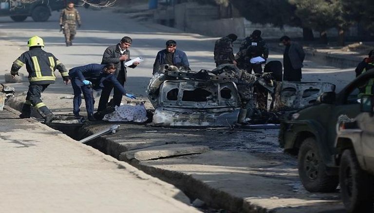 آثار أحد التفجيرات في العاصمة الأفغانية كابول