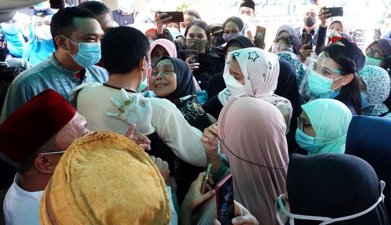 عمال الإنقاذ يبحثون عن ناجين وسط الأنقاض