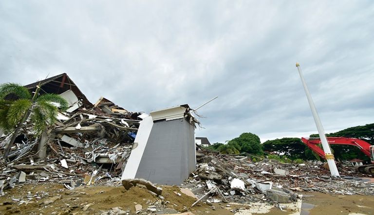 عمال الإنقاذ يبحثون عن ناجين وسط الأنقاض