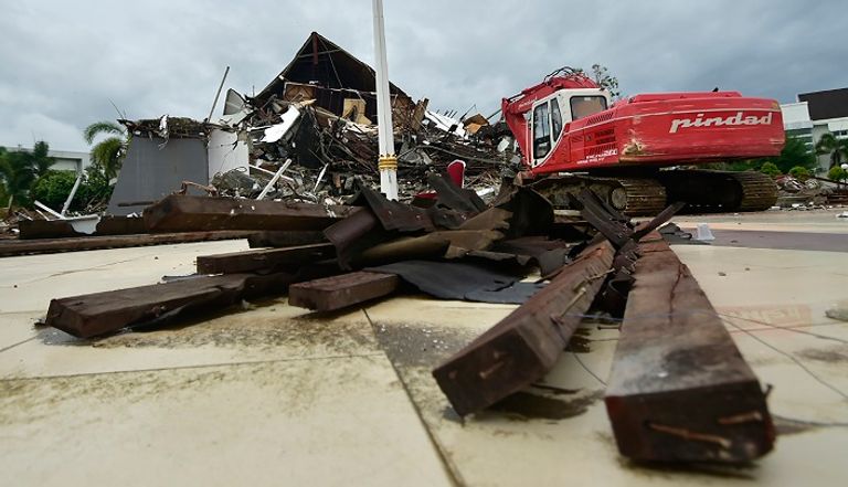 عمال الإنقاذ يبحثون عن ناجين وسط الأنقاض