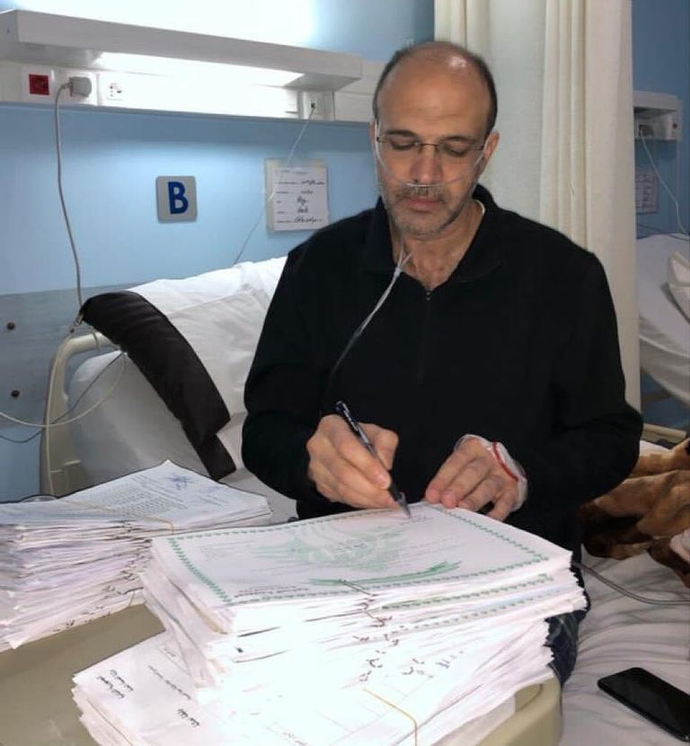 صورة لوزير الصحة اللبناني من داخل المستشفى