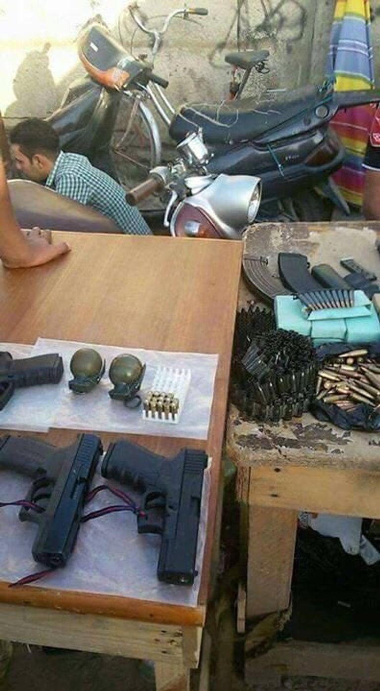 أسلحة نارية للبيع في سوق شعبية ببغداد