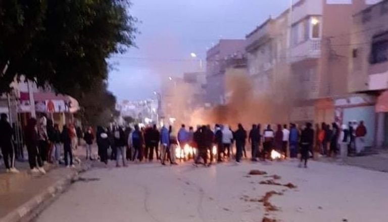 صورة من احتجاجات حي التضامن أكبر أحياء العاصمة تونس