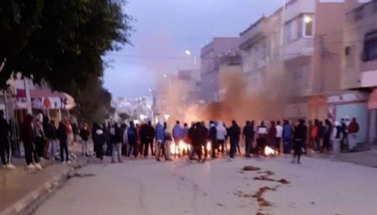 صورة من احتجاجات حي التضامن أكبر أحياء العاصمة تونس