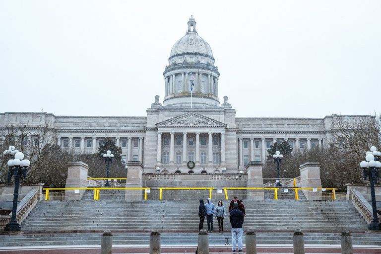 حواجز بمحيط مجمع الكابيتول (الكونجرس)، استعدادا لتأمين مراسم تنصيب الرئيس الأمريكي المنتخب، جو بايدن