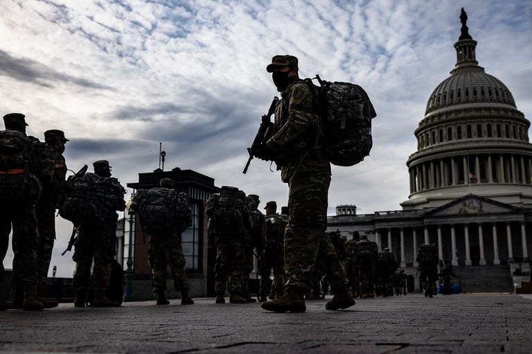 انتشار عناصر الحرس الوطني بمحيط مجمع الكابيتول (الكونجرس)، استعدادا لتأمين مراسم تنصيب الرئيس الأمريكي المنتخب، جو بايدن