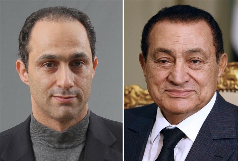 الرئيس الراحل مبارك ونجله جمال الرئيسان المصريان الراحلان مبارك والسادات