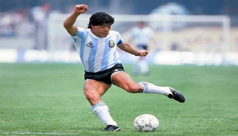 دييجو مارادونا أسطورة الكرة الأرجنتينية